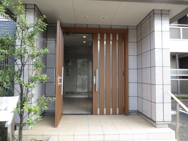 27/30 エントランス