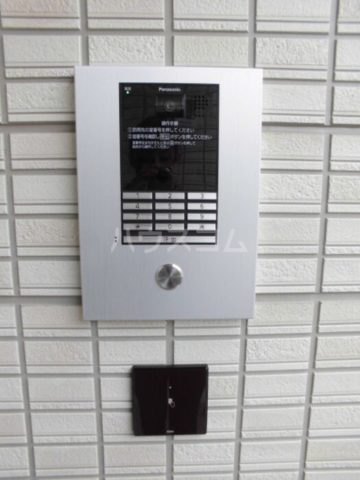 20/23 エントランス