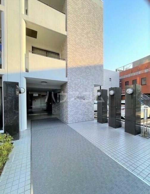 16/25 エントランス