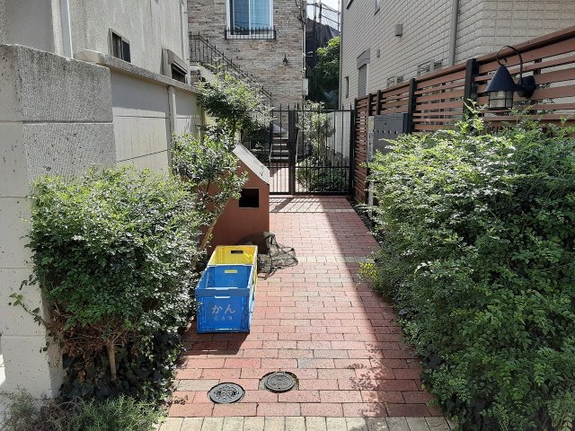 22/30 エントランス