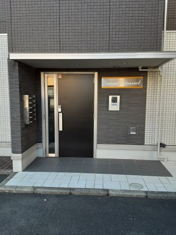 27/30 エントランス