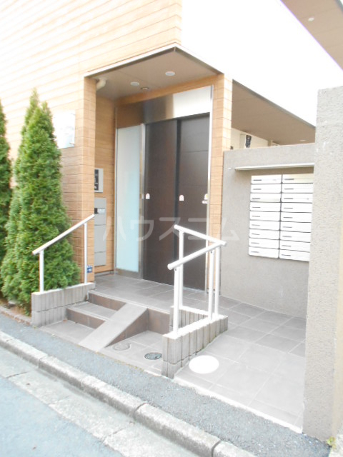 21/30 エントランス