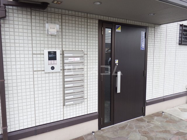 28/30 エントランス