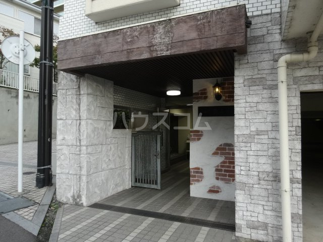 26/30 エントランス