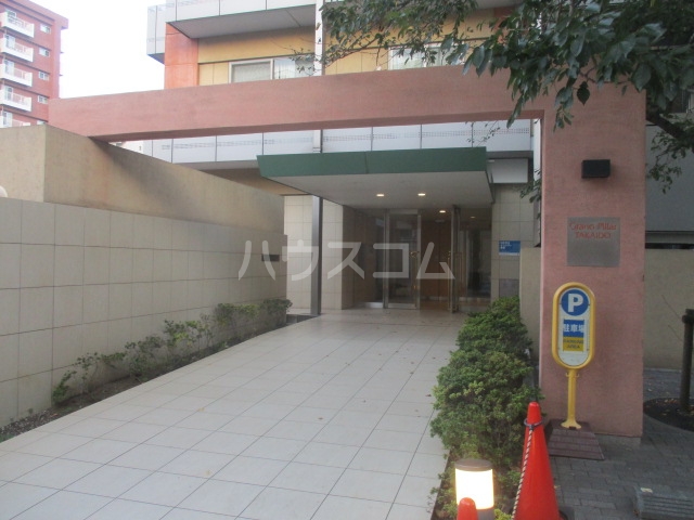 24/30 エントランス