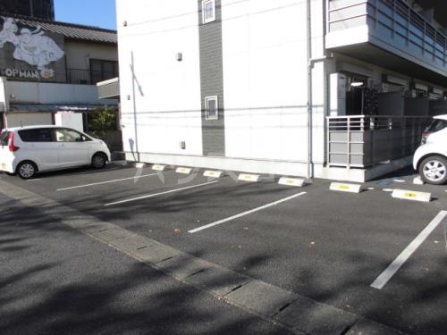 18/22 駐車場