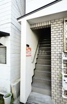 18/27 エントランス