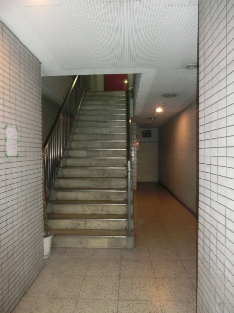 22/27 エントランス