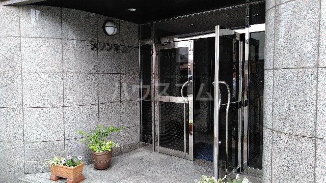 27/30 エントランス