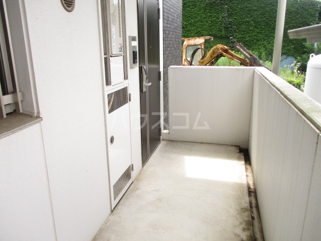 25/27 エントランス