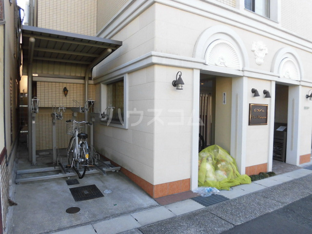 21/29 エントランス