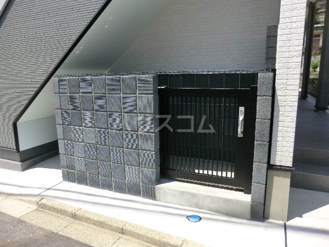 21/23 エントランス