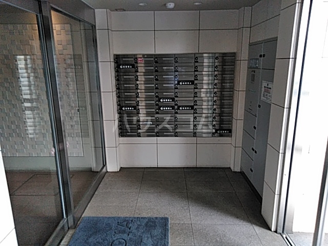 23/30 エントランス