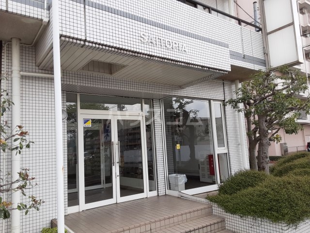 24/30 エントランス