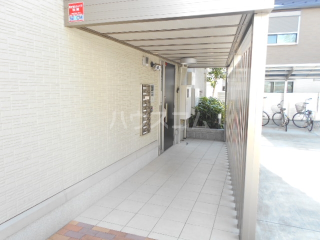 21/30 エントランス