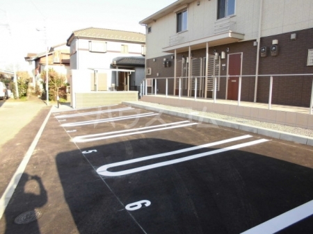 22/28 駐車場