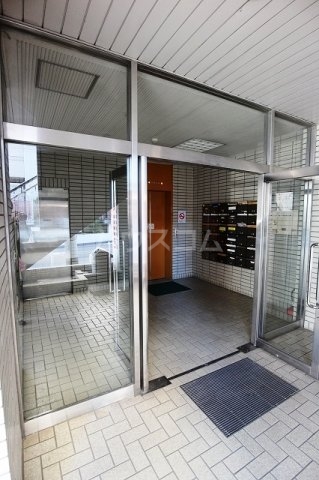 24/30 エントランス