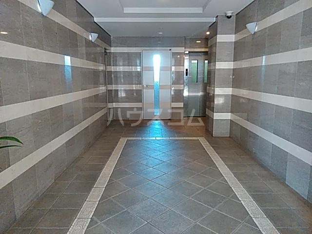 27/30 エントランス