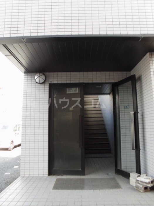 18/21 エントランス