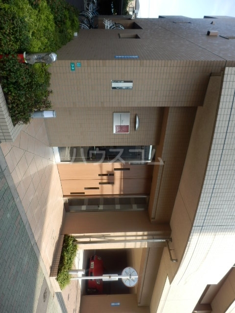 23/30 エントランス