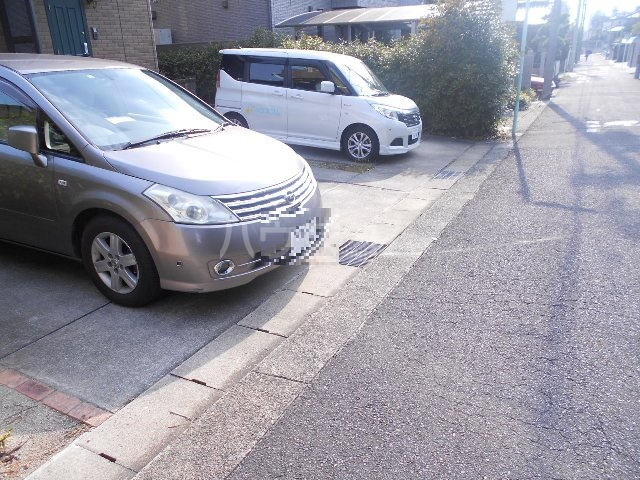 2/4 駐車場