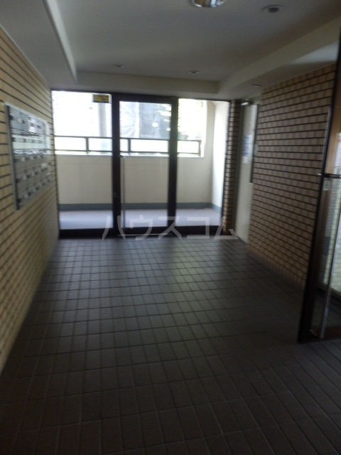 19/20 エントランス