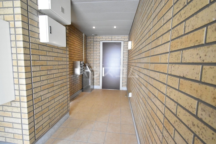 21/30 エントランス