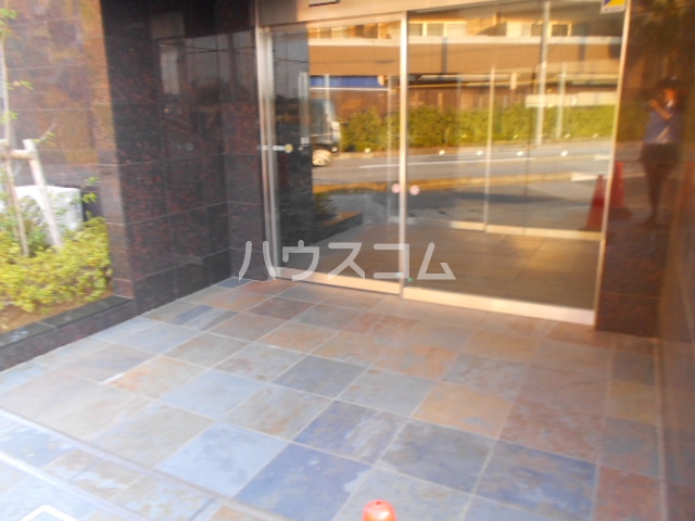 21/30 エントランス