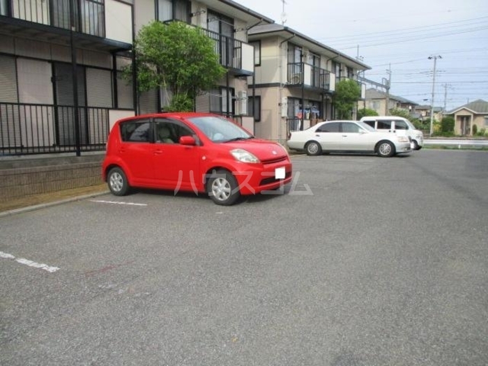 13/14 駐車場