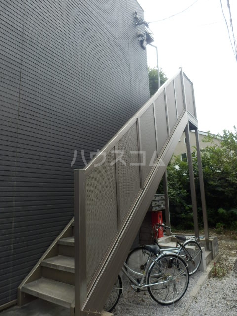 25/30 エントランス