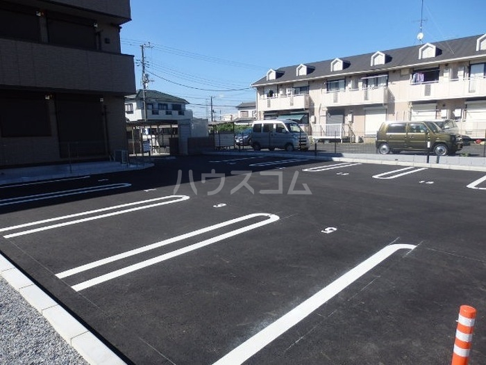 16/18 駐車場