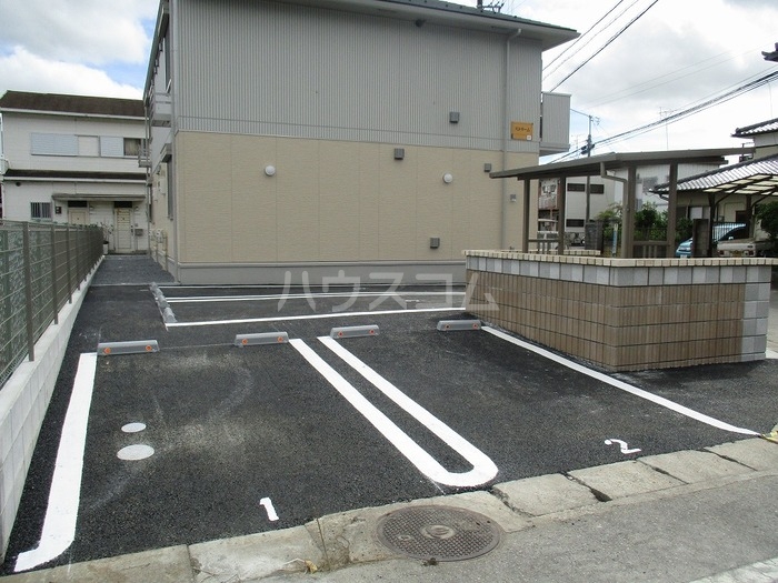 2/3 駐車場