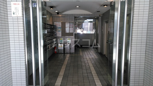 23/30 エントランス