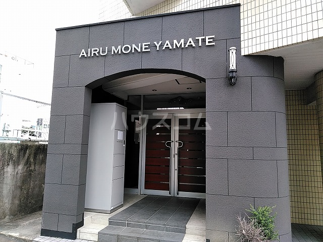 28/30 エントランス