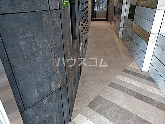 21/30 エントランス