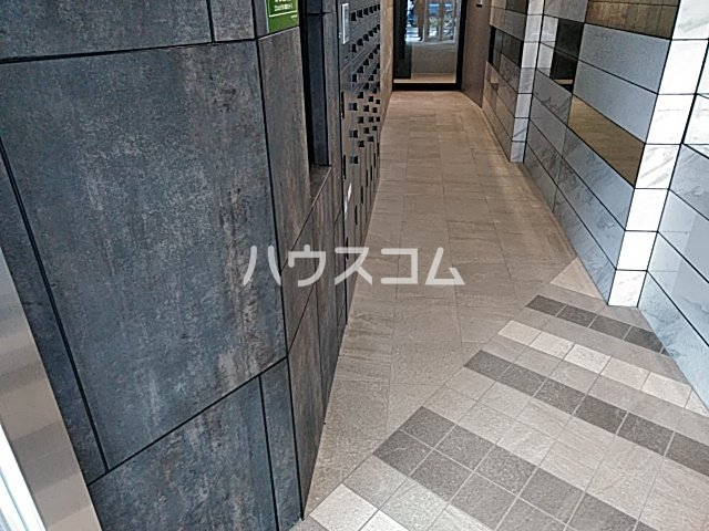 18/27 エントランス