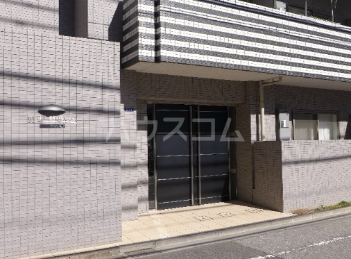 25/29 エントランス