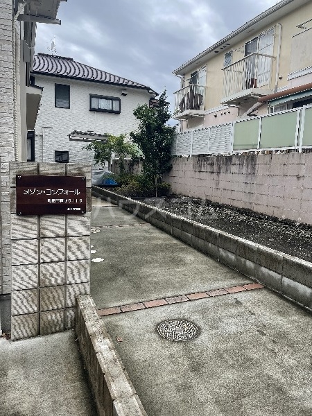 21/30 エントランス