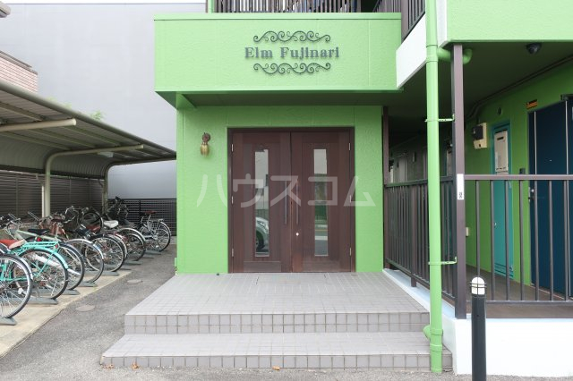 24/25 エントランス