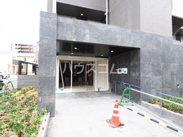 28/30 エントランス