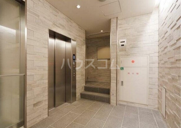 27/30 エントランス