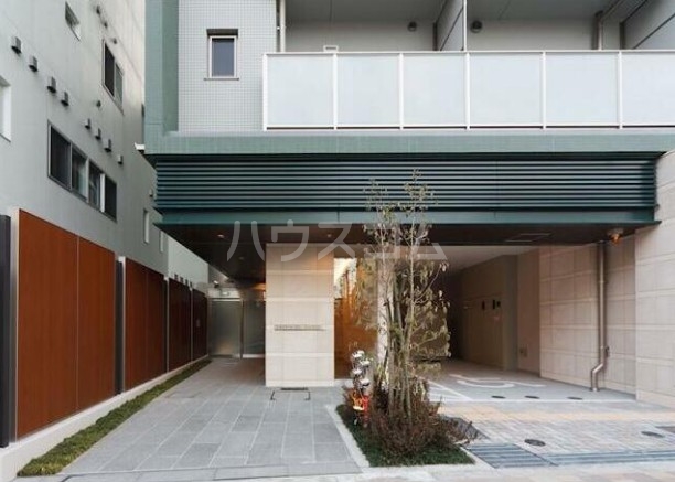 26/30 エントランス