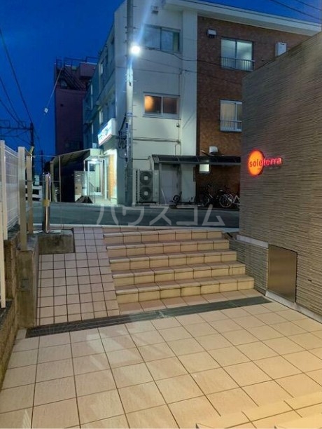 22/30 エントランス