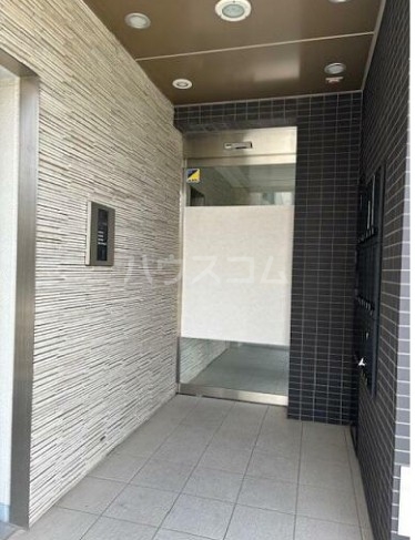 23/30 エントランス