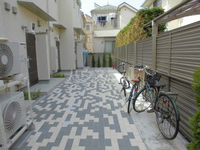 22/30 エントランス