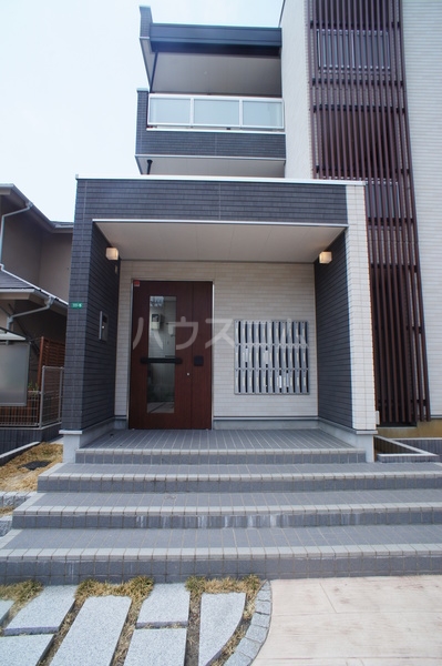 15/18 エントランス