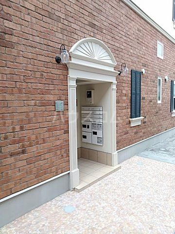 23/30 エントランス