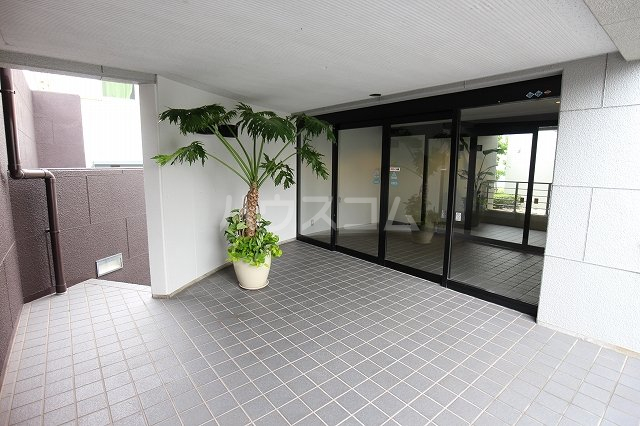 22/26 エントランス