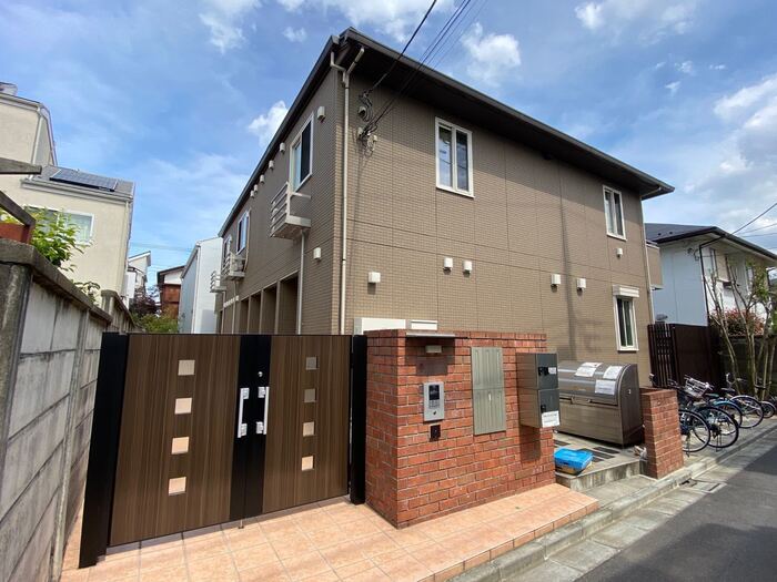 13/18 エントランス