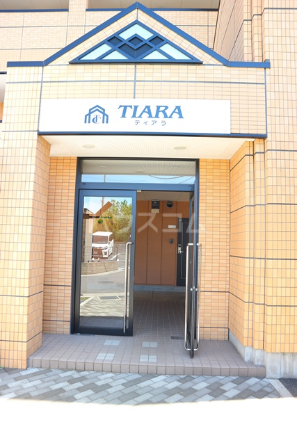 27/30 エントランス